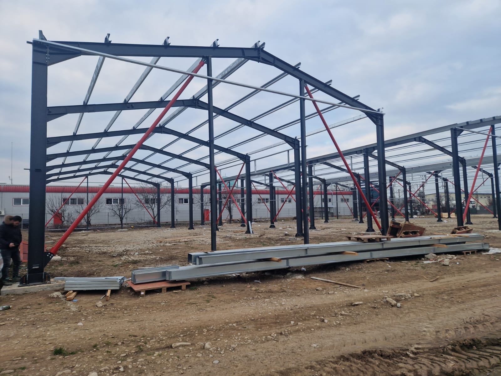 Structură metalică pentru hală în lucru